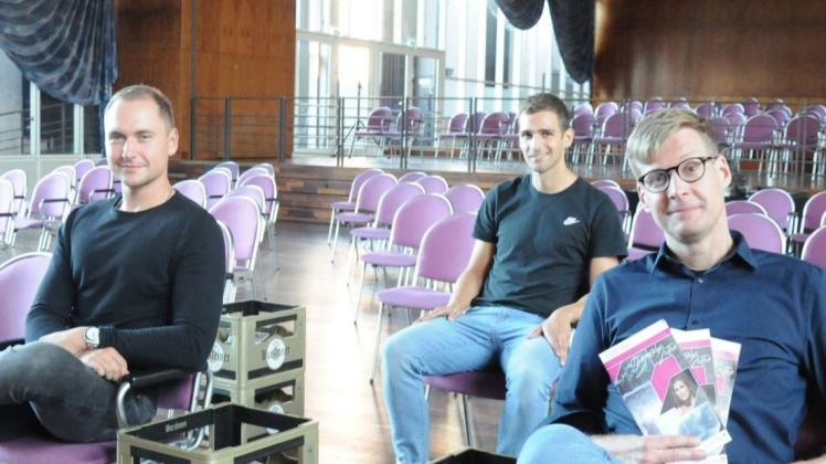 Freuen sich auf die neue Kultursaison - mit Abstand (von links): Marco Köttker, Sebastian Schulte und Ansgar Ahlers von Papenburg Kultur. Freuen sich auf die neue Kultursaison - mit Abstand (von links): Marco Köttker, Sebastian Schulte und Ansgar Ahlers von Papenburg Kultur.