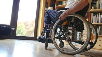 Damit das Leben mit einem Rollstuhl in einer Wohnung problemlos möglich ist, müssen viele Bedingungen wie zum Beispiel ausreichend breite Türen erfüllt sein. (Symbolfoto)