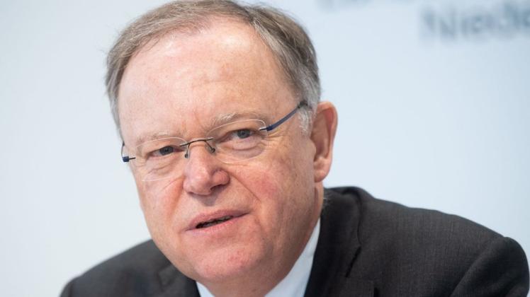 "Wir werden die Obergrenzen für Feiern sicher diskutieren – auch weil wir da in Niedersachsen im Ländervergleich doch recht restriktiv sind", sagt Niedersachsens Ministerpräsident Stephan Weil (SPD). "Wir werden die Obergrenzen für Feiern sicher diskutieren – auch weil wir da in Niedersachsen im Ländervergleich doch recht restriktiv sind", sagt Niedersachsens Ministerpräsident Stephan Weil (SPD).