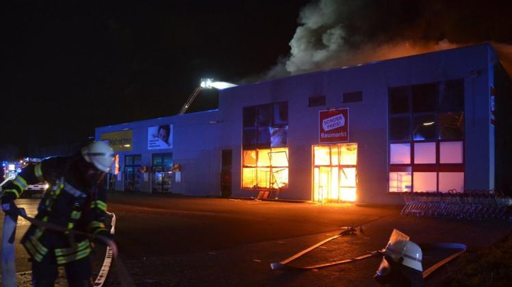 In der Nacht zum Donnerstag ist im "Sonderpreis Baumarkt" in Lingen ein Feuer ausgebrochen.