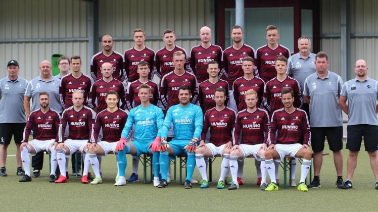 Mit diesem Kader geht Fußball-Landesligist SC Melle in die neue Saison.