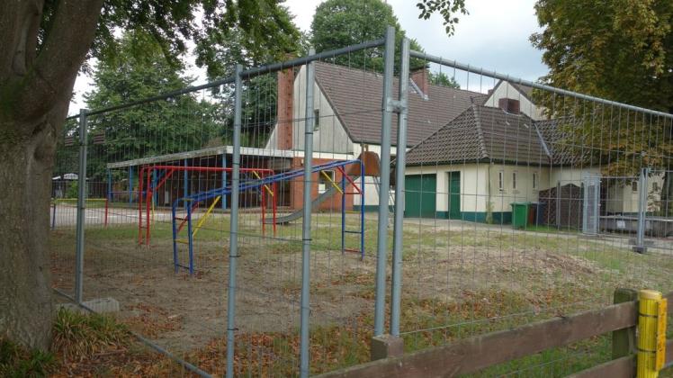 Das Gebäude der ehemaligen katholischen Grundschule in Hude soll einem Neubau weichen.