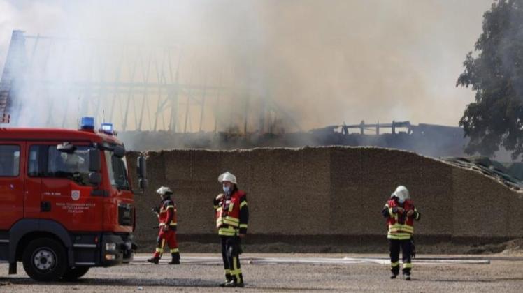 Die brennende Scheune in Melle-Neuenkirchen im Ortsteil Redecke war nicht mehr zu retten.