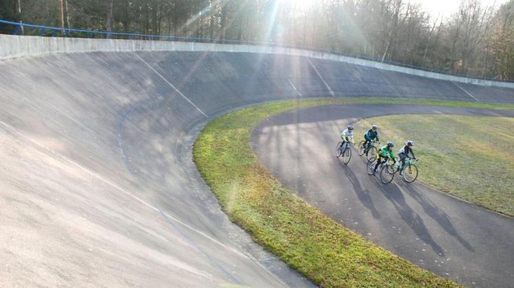 Der Ort des Geschehens: die Beton-Radrennbahn am Damerower Weg Der Ort des Geschehens: die Beton-Radrennbahn am Damerower Weg