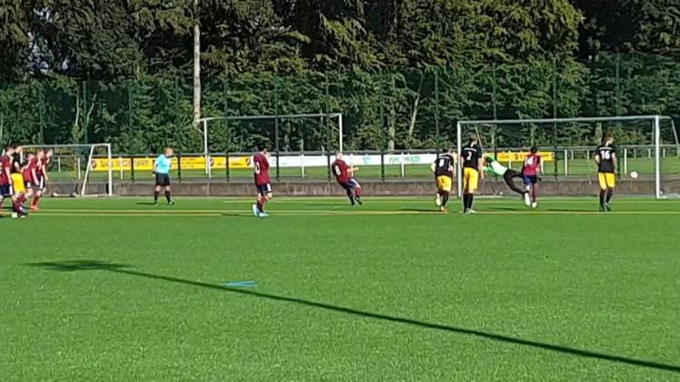 Westerhausens Christian Groneick trifft per Strafstoß zum zwischenzeitlichen 1:1 in Hagen. Westerhausens Christian Groneick trifft per Strafstoß zum zwischenzeitlichen 1:1 in Hagen.