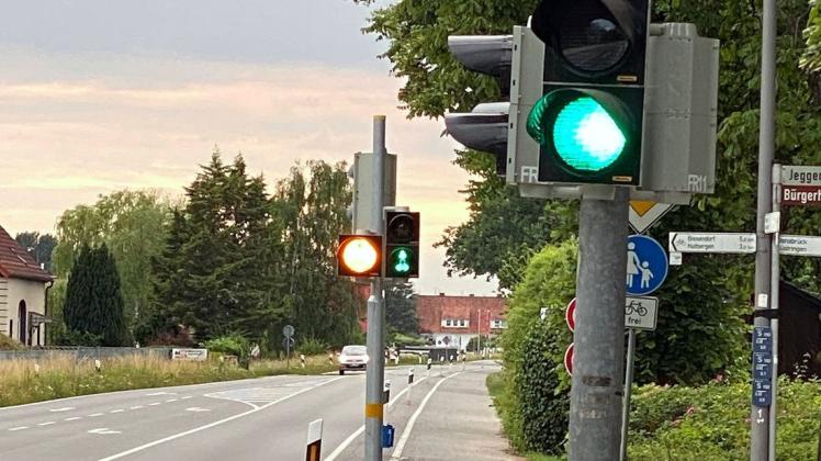 An der Kreuzung Mindener Straße/Jeggener Straße haben tagsüber jetzt Radfahrer, Fußgänger und Autofahrer gemeinsam Grün. An der Kreuzung Mindener Straße/Jeggener Straße haben tagsüber jetzt Radfahrer, Fußgänger und Autofahrer gemeinsam Grün.