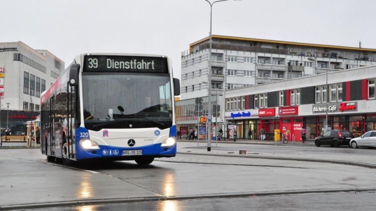 Die Buslinie 39 fährt in Rostock zwischen Lütten Klein und Südstadt.