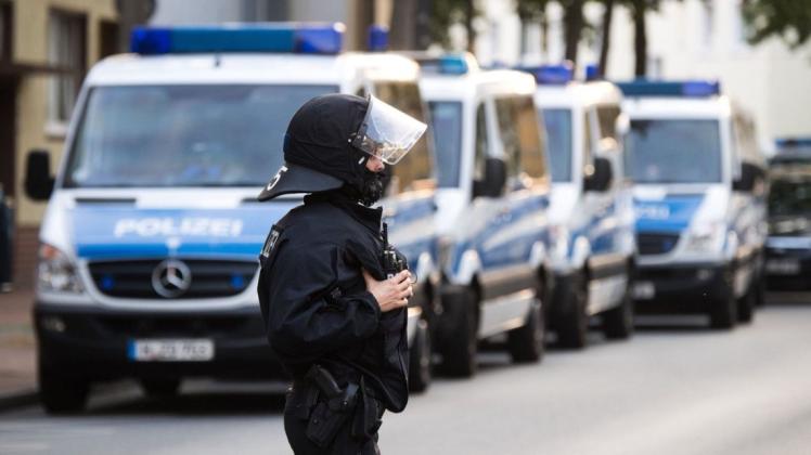 Ermittler von Polizei und Staatsanwaltschaft sind am Dienstag gegen den organisierten Drogenhandel in Bremen und Niedersachsen vorgegangen.