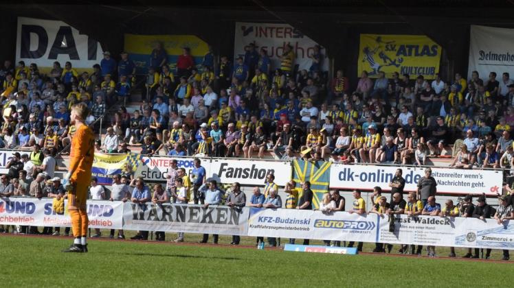 Im Delmenhorster Stadion gibt es für die Regionalliga noch viel zu tun – eine komplette Umzäunung des Feldes ist im Gespräch.