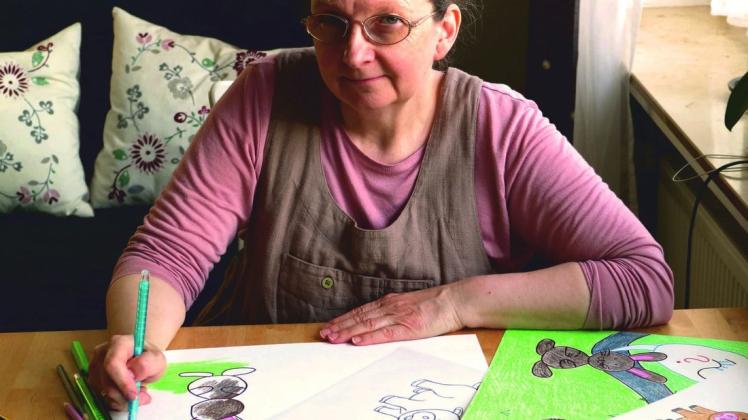 Märchenerzählerin Sabine Meyer zeichnet die Tiere für ihre Geschichten.