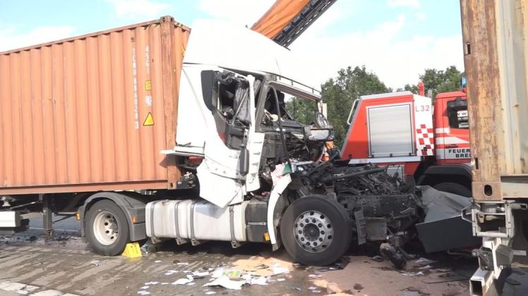 Ein 61 Jahre alter Lastwagenfahrer ist am Mittwoch bei einem Unfall auf der A1 in Bremen-Arsten ums Leben gekommen.