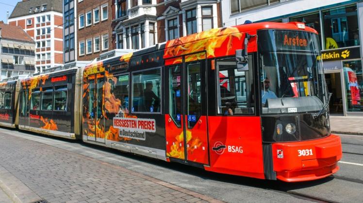 In Bremen ist am Donnerstag eine Straßenbahn mit einem Auto zusammengeprallt. (Symbolfoto)