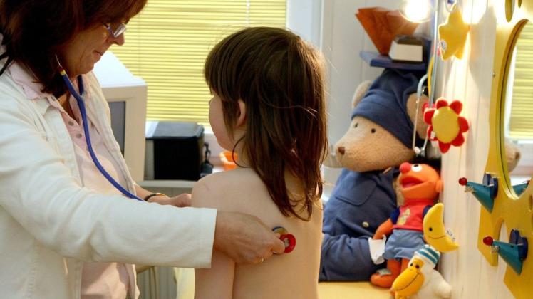 Drei Monate konnte keine Schuleingangsuntersuchungen durchgeführt werden. Daher müssen sie in Einzelfällen sogar im neuen Schuljahr stattfinden. Drei Monate konnte keine Schuleingangsuntersuchungen durchgeführt werden. Daher müssen sie in Einzelfällen sogar im neuen Schuljahr stattfinden.