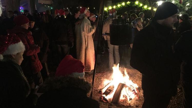 In diesem Jahr bleibt die Feuerstelle, über der traditionell Feuerzangenbowle für die Besucher zubereitet wird, aus. Der Holter Weihnachtsmarkt ist für 2020 abgesagt.