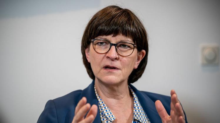 SPD-Chefin Saskia Esken kritisiert "latenten Rassismus" bei deutschen Polizisten.