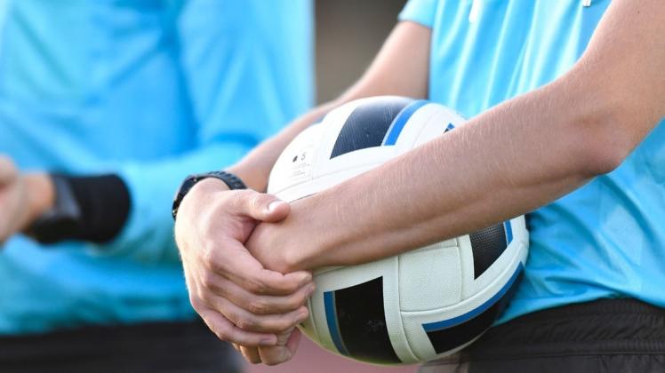 Die Schiedsrichter im Fußball-Kreis Oldenburg-Land/Delmenhorst bleiben in ihren jeweiligen Klassen. Die Schiedsrichter im Fußball-Kreis Oldenburg-Land/Delmenhorst bleiben in ihren jeweiligen Klassen.
