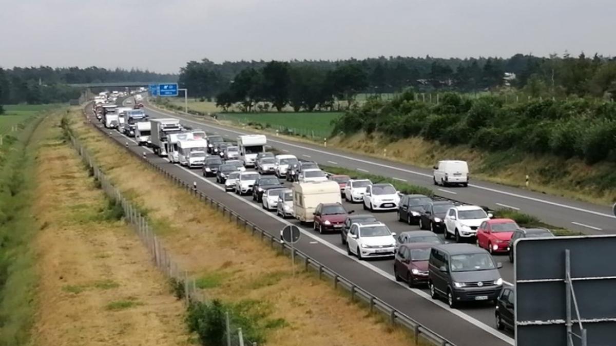 Staus Und Stockender Verkehr In Richtung Norden Auf Der A31 Im NOZ