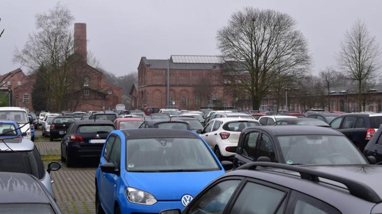 Werktags ist der Parkplatz an der Lahusenstraße fast zu 100 Prozent belegt. Foto: Stefanie Jürgensen