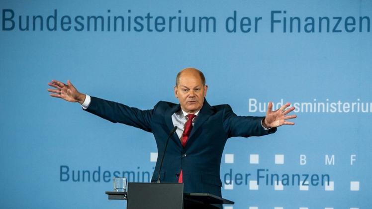 "Mit Wumms aus der Krise" - Olaf Scholz legt heute im Kabinett einen Entwurf für einen weiteren Nachtragshaushalt vor. Die Neuverschuldung steigt damit auf 218,5 Milliarden Euro an.