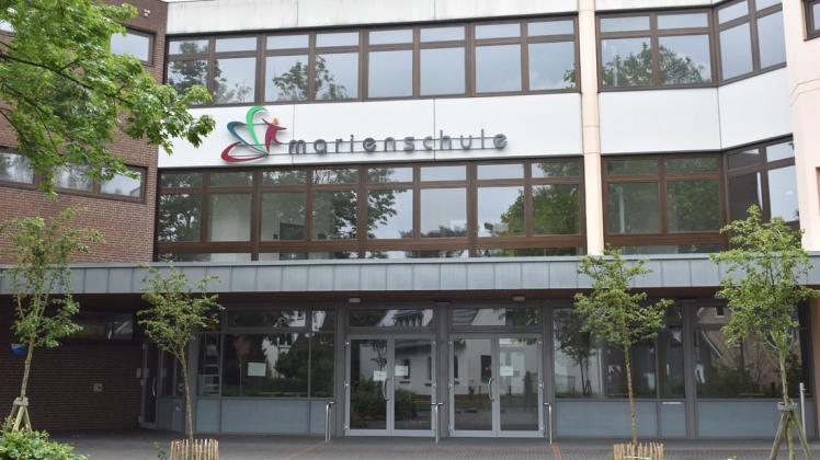 Die Marienschule in Lingen, bei der es sich um eine Konkordatsschule in kirchlicher Trägerschaft handelt, erhält ebenfalls Kreismittel aus dem Schullastenausgleich.