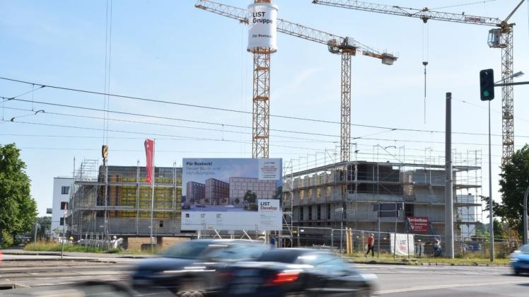 Bis Sommer 2021 will die List Gruppe mit dem Komplex aus zwei Hotels und einem Bürogebäude fertig sein. Bis Sommer 2021 will die List Gruppe mit dem Komplex aus zwei Hotels und einem Bürogebäude fertig sein.