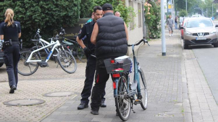 Bei der Kontrolle der Zweiräder in Quakenbrück sprachen die Polizeibeamte zahlreiche Verwarnungen aus, davon 43 gebührenpflichtige.