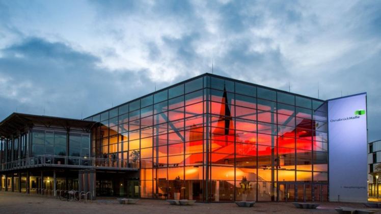 So wie die Osnabrück-Halle wird am 22. Juni auch die Klosterpforte in Bersenbrück  in flackernden Rottönen illuminiert.