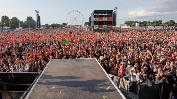 Das NDR 2-Festival an der Meyer Werft lockt stets mehr als 20.000 Menschen nach Papenburg. Die bisher letzte Auflage fand 2018 statt. (Archivfoto)
