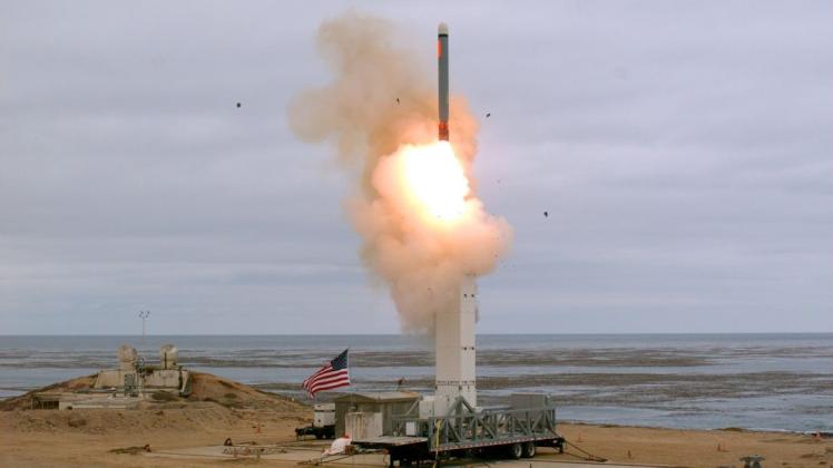 Start einer Marschflugkörper auf die Insel San Nicolas vor der Küste Kaliforniens. Der atomare Abrüstungsvertrag New Start, der die Begrenzung strategischer Kernwaffen regelt, läuft im Februar nächsten Jahres aus.