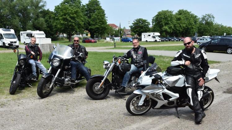 Eine Biker-Demo gegen Fahrverbote für Motorräder an Sonn- und Feiertagen organisieren in Papenburg (von links) Christian Stell, Ludger Flerlage, Michael Nelz und Christoph Bartz.