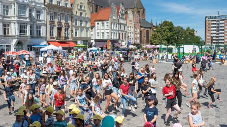 Noch 2019 war der 801. Stadtgeburtstag mit einem Tanz-Flashmob auf dem Neuen Markt gefeiert worden.