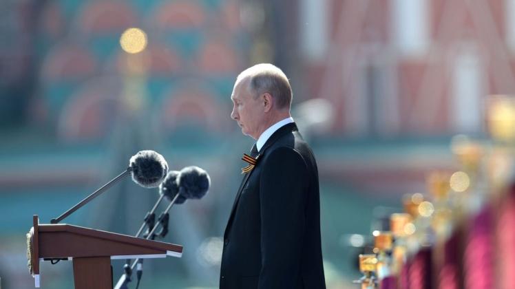 Putin trug bei der Parade keinen Mundschutz.