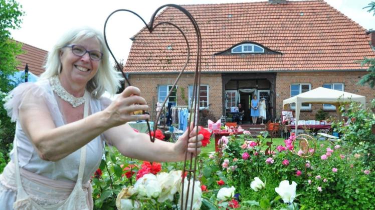Die Betreiberin der Märchenpension Anita Mecklenburg hat am Sonnabend ihr Paradies mit vielen Gästen geteilt.