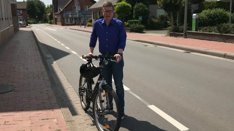 Über den neuen Fahrrad-Schutzstreifen freut sich Daniel Schweer.