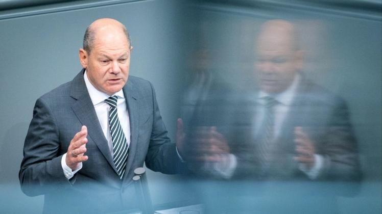 Muss er seinen zweiten Nachtragsetat korrigieren? Ein Gutachter des Steuerzahlerbundes hält den Entwurf von Finanzminister Olaf Scholz (SPD) für verbesserungsbedürftig.