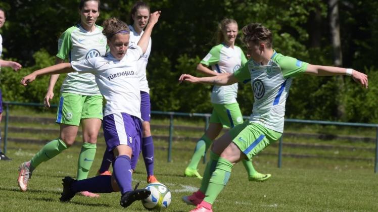 Auf Platz drei der Torschützinnenliste der Fußball-Regionalliga: Nathalie Heeren (links). Sie erzielte für den TV Jahn Delmenhorst elf Tore. Auf Platz drei der Torschützinnenliste der Fußball-Regionalliga: Nathalie Heeren (links). Sie erzielte für den TV Jahn Delmenhorst elf Tore.