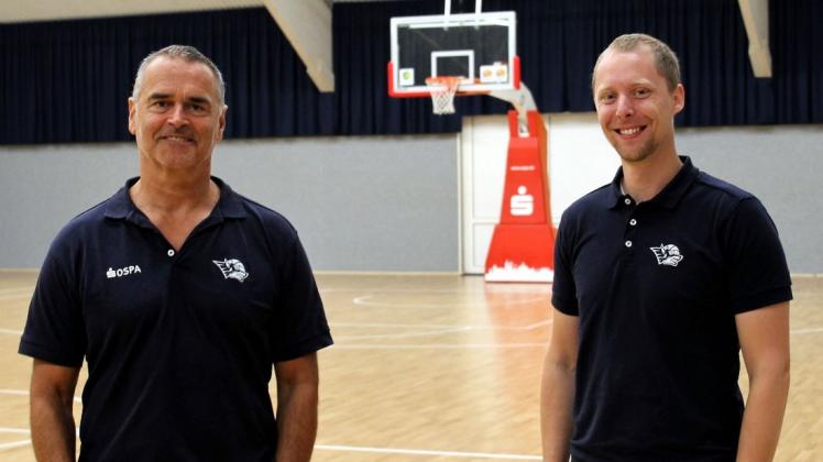 Neuer Nebenmann für Cheftrainer Dirk Bauermann (links): Christian Held, ehemals Headcoach bei Liga-Konkurrent Trier, ist der neue Co-Trainer der Rostock Seawolves.