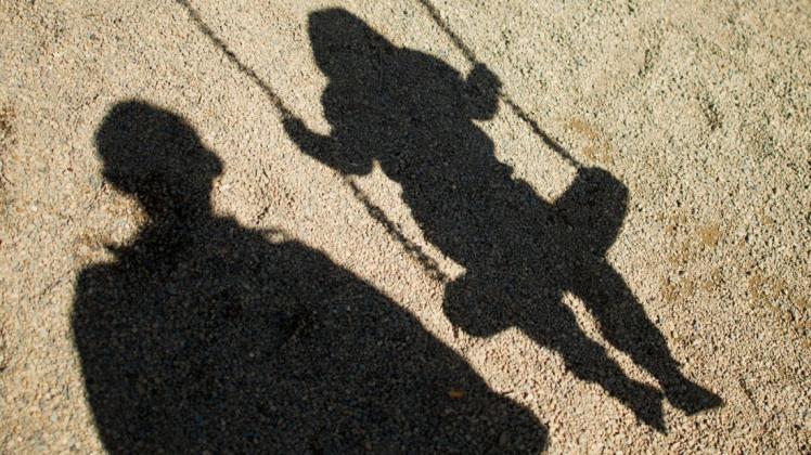 Was muss geschehen, um Kinder besser vor sexuellem Missbrauch und sexueller Gewalt zu schützen? Der Bundesbeauftragte für Fragen des sexuellen Kindesmissbrauchs, Johannes-Wilhelm Rörig, drängt die Länder zu mehr Einsatz. Was muss geschehen, um Kinder besser vor sexuellem Missbrauch und sexueller Gewalt zu schützen? Der Bundesbeauftragte für Fragen des sexuellen Kindesmissbrauchs, Johannes-Wilhelm Rörig, drängt die Länder zu mehr Einsatz.
