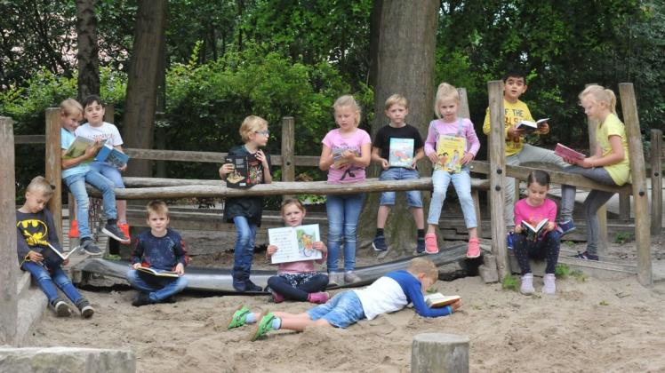 Die Kinder der Grundschule Schepsdorf haben in sechs Wochen 439 Bücher gelesen - und das für den guten Zweck. Die erlesene Summe wird an das Lingener Kanu Camp und an den Tierpark Nordhorn gespendet.
