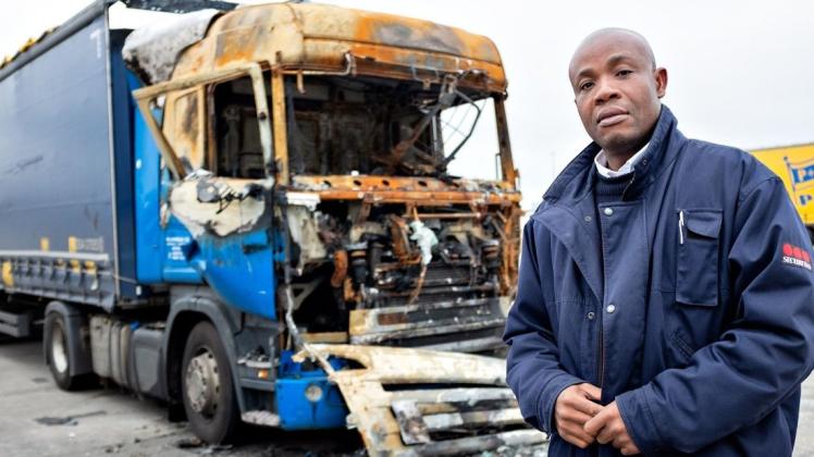 Am 29. Dezember 2019 rettete Ayaovi Mawuli Segbedji einen Fahrer aus seinem brennenden Lkw
im Überseehafen Rostock.
Foto: Georg Scharnweber Am 29. Dezember 2019 rettete Ayaovi Mawuli Segbedji einen Fahrer aus seinem brennenden Lkw
im Überseehafen Rostock.
Foto: Georg Scharnweber