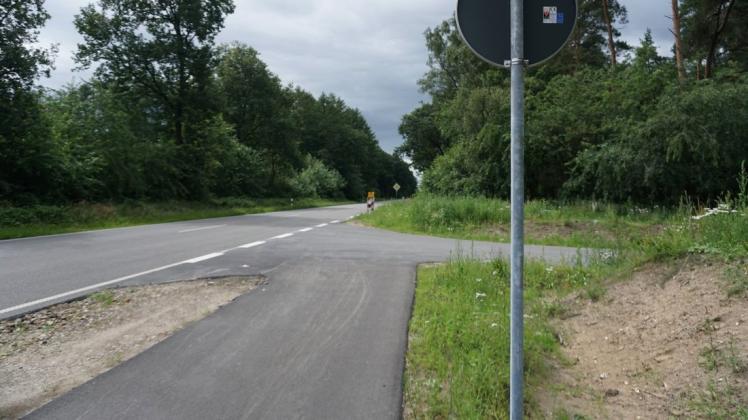 Noch endet der Radweg entlang der L 51 mittig zwischen Surwold und Börger. Ende des Jahres soll er durchgehend befahrbar sein.