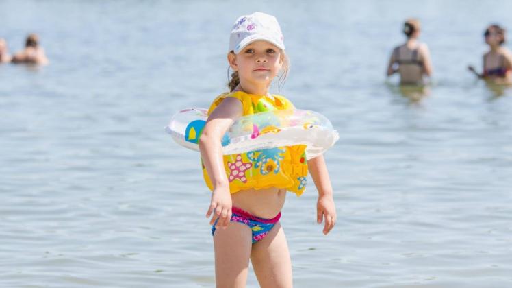 Erst mit dem Bronze-Abzeichen sind Kinder sichere Schwimmer. (Symbolbild)