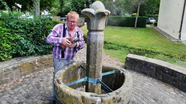 Holger Paulsen hat den Brunnen am Markt in Bersenbrück aus dem Dornröschenschlaf erweckt.