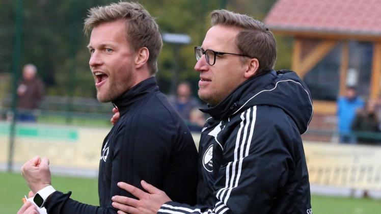 Der SC Spelle-Venhaus (hier mit Trainer Hanjo Vocks und Markus Schütte) hofft auf die Teilnahme am "Finaltag der Amateure":