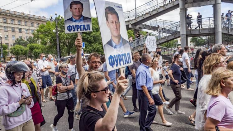 Die Demonstranten wandten sich gegen das Vorgehen der Behörden in Moskau in dem Fall und forderten auch den Rücktritt von Kremlchef Putin.