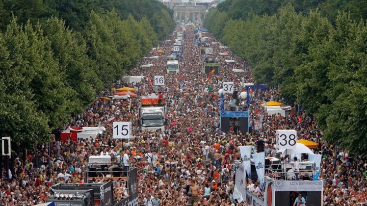 So sah es mal aus: Hunderttausende Raver tanzten 2016 vor dem Brandenburger Tor.