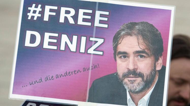 Mit einer einzigartigen Kampagne setzte sich die deutsche Öffentlichkeit für die Freilassung des deutsch-türkischen Journalisten Deniz Yücel ein. Nun kommt der Prozess gegen ihn in der Türkei zum Abschluss.