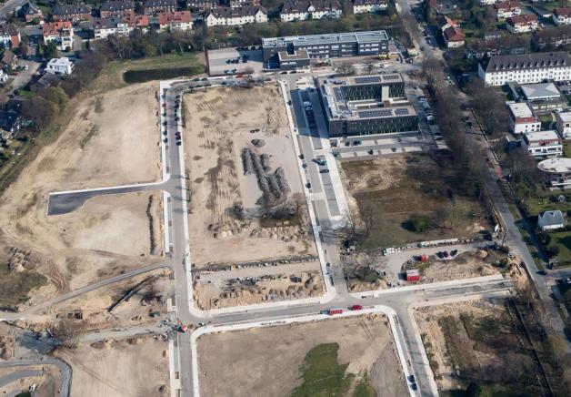 Luftbild von 2014. Auf der Fläche am linken Bildrand (oberhalb des Wendehammers) entsteht das Grow-Gebäude.
