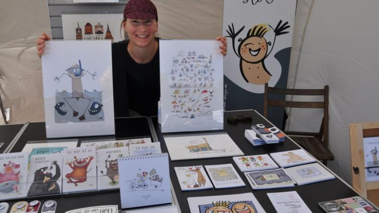 Künstlerin Katrin Liebscher von Trulli-Design ist mir ihren Grafiken, Karten und Pins bei der Premiere dabei gewesen. Sie will auch beim zweiten Markt wieder mitmachen.