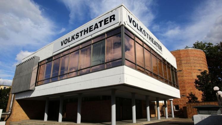 Das Hauptgebäude des Rostocker Volkstheaters in der Doberaner Straße. Aufgrund eklatanter Mängel im Brandschutz musste 2011 eine Saison abgebrochen werden.